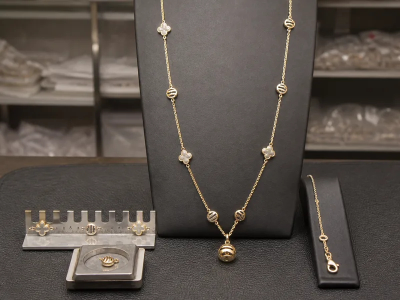 Long sweater chain product sample