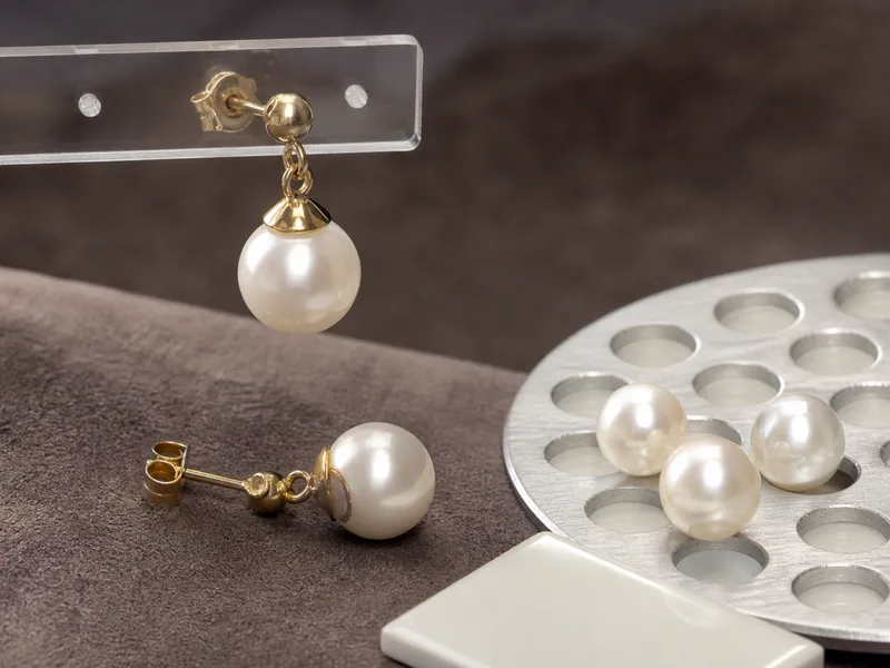 Pearl earrings product sample